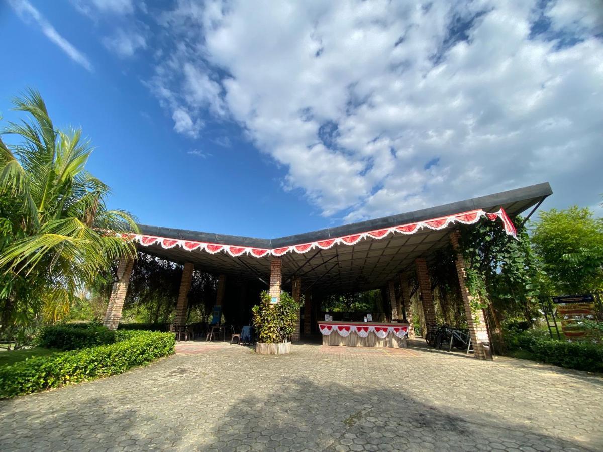 "D'Bamboo Kamp" Desa Wisata Ekang Lagoi Dış mekan fotoğraf