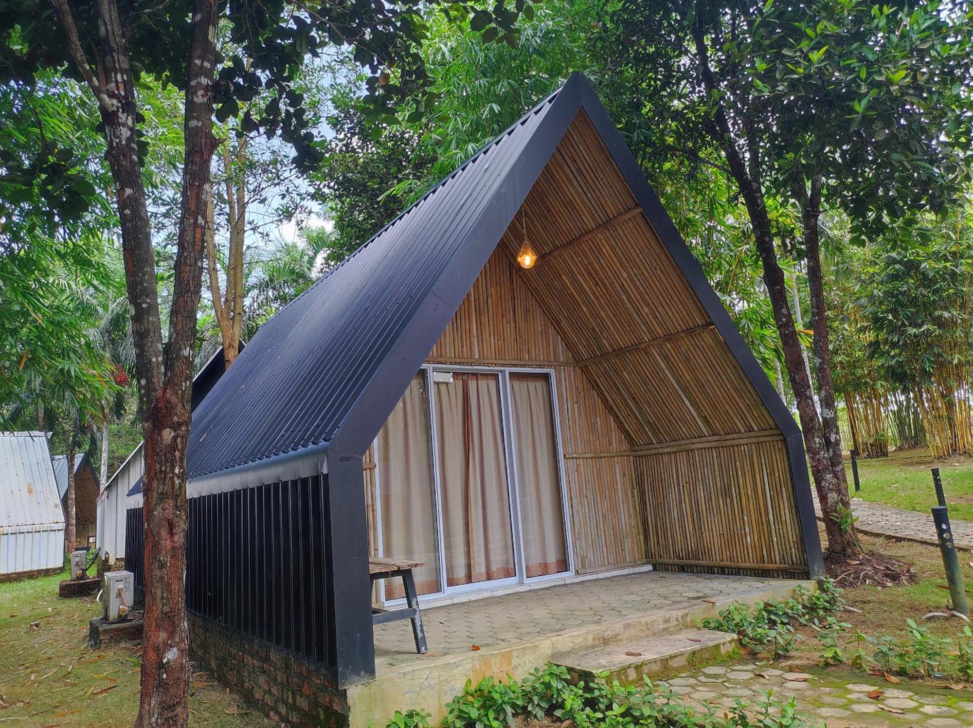 "D'Bamboo Kamp" Desa Wisata Ekang Lagoi Dış mekan fotoğraf